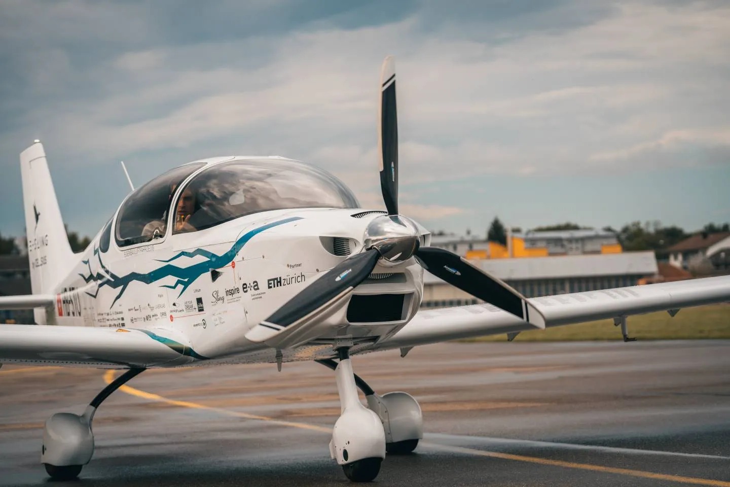 E-Sling on runway for first flight.