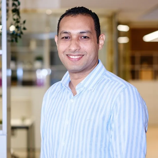 Mohamed Riaad portrait in a Zühlke Portugal office setting