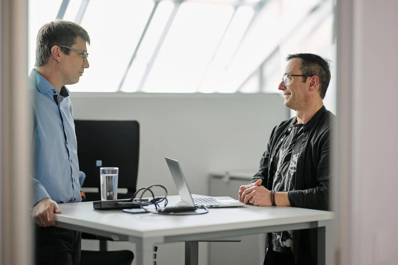 Male colleagues talking in Zühlke office in Germany